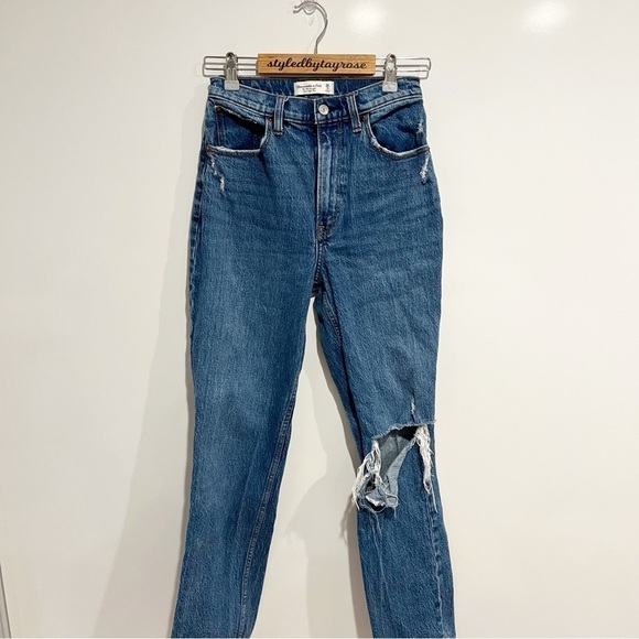 Abercrombie & Fitch Curve Love Ultra High Rise 90s Straight Jean - Picture 6 of 9